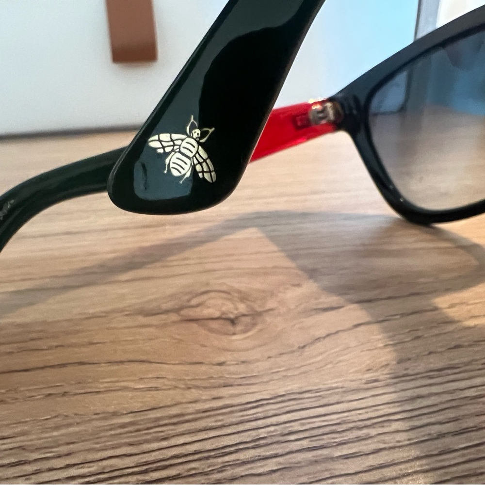 Gucci Sunglasses with Black Frame and Red and green Side Temples - Picture 6 of 8
